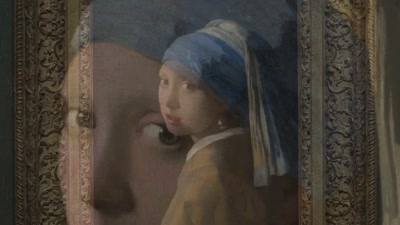 We see eyebrows.
She hasn't really got eyebrows. - Vermeer: The Greatest Exhibition