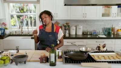 We should chop our ginger and our turmeric and our garlic. - Selena + Chef
