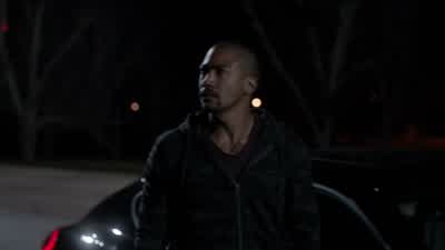 We should divide the building. - The Originals