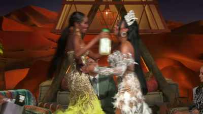 We should drink it together.
Muah, muah. - The Real Housewives of Dubai