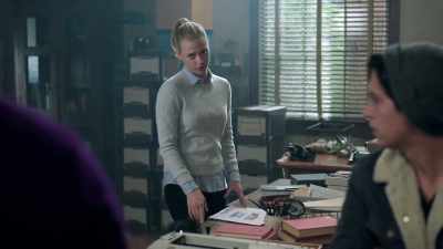 We should focus on
the one thing we have access
to that your dad doesn't. - Riverdale