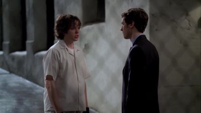 We should go in. - Bones