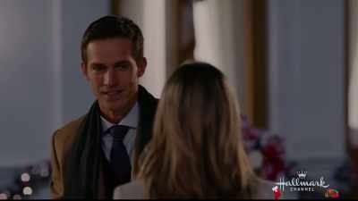- We should probably go in.
- Yeah. - Christmas at the Palace