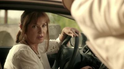 We shouldn't arrive together. It's 12:30 now. - Death in Paradise