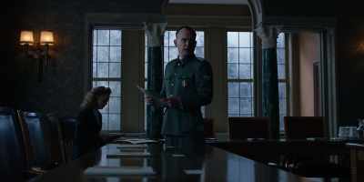 We start at twelve o'clock
as planned. Notify the kitchen. - The Conference