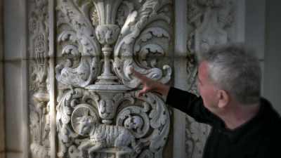 We started to look
at architectural details, - Creating Christ
