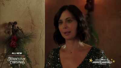 We were supposed to meet
at the tree lighting - Meet Me at Christmas