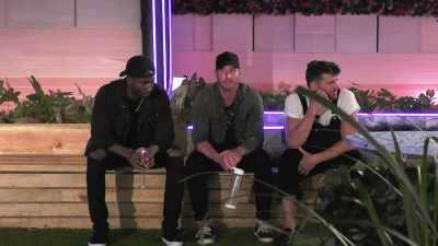 WE TALKED ABOUT RANDOM CRAP IT
WAS JUST EASY CONVERSATION. - Love Island