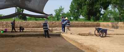 We think there was a tower.
I want to know how it was destroyed. - Mysteries of the Terracotta Warriors