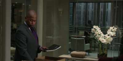 - We tried to call you at home.
- Because? - The Good Fight