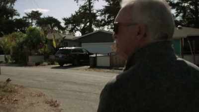 We went around the back
of this complex, - The Co-Ed Killer: Mind of a Monster