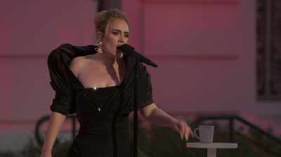 ♪ We will stand tall♪ - Adele One Night Only