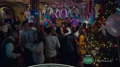 ♪ We wish you a
Merry Christmas ♪ - Christmas at the Golden Dragon