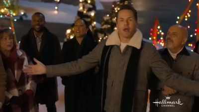 ♪ We wish you
a merry Christmas ♪ - The Santa Stakeout