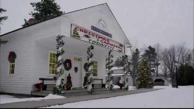 ♪ We wish you
A Merry Christmas ♪ - It's Beginning to Look a Lot Like Christmas