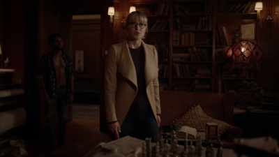 - We won't let him kill you.
- Oh, I've moved on from that. - Batwoman