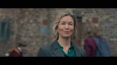 Weapon at the ready, I see.
[Chuckles] - Bridget Jones: Mad About the Boy