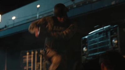 Weapons down! Let me see your hands now! - FBI: International