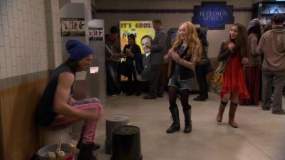 - Weasel!
- Maya! - Girl Meets World