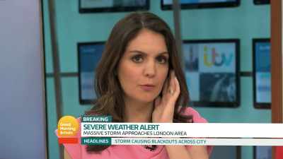 Weather warnings for London, a red alarm condition. - Sharknado 5: Global Swarming