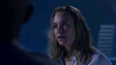 We'd know if she was knocked-up. - Deep Blue Sea 2