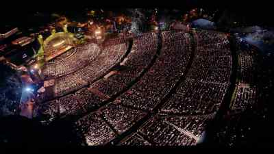 ♪ Wee heeheehee
Weeoh aweem away ♪ - The Lion King at the Hollywood Bowl