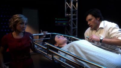 - Welcome back, Clark.
- How's Lois? - Smallville