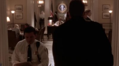 - Welcome back.
- Thank you. - The West Wing