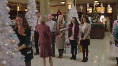 Welcome to Desmond's.
(chuckles) - Christmas 9 to 5