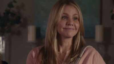 Welcome, everyone. Gather around. - Escaping the NXIVM Cult: A Mother's Fight to Save Her Daughter