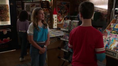 Welcome to King
Kong Comics. I'm Missy. - Young Sheldon
