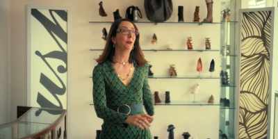 Welcome to Lush. We have a-- - Girlboss
