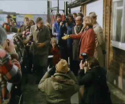 - Welcome, Minister.
- It's a great pleasure. - Yes Minister