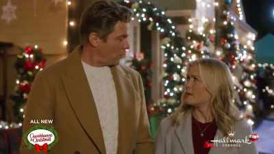 Welcome to Mistletoe's
Christmas-Tree Lighting! - Good Morning Christmas!
