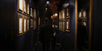 -Welcome to my manor.
-Actually, it was good running into you. - Bodyguard