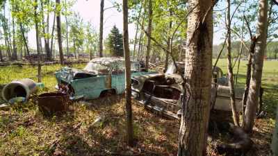 - Welcome to my yard of artifacts.
- Artifacts, yes, I see. - Rust Valley Restorers