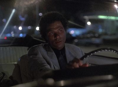 Welcome, welcome.
{y:i}Muy bonita. - Miami Vice