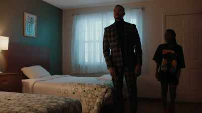 - Well, it ain't the Ritz,
but it is comfortable. - Johnson