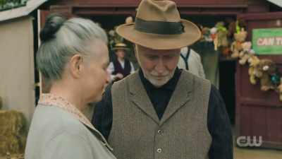 Well, aren't ya gonna try it on? - A Waltons Thanksgiving