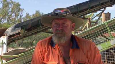 We'll be checking your pockets.
(LAUGHS) - Outback Opal Hunters