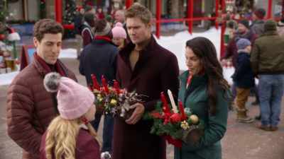 We'll be starting our annual
wreath-making contest - Angel Falls Christmas