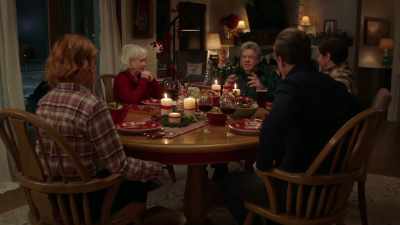 Well, before we dig in, uh, I'd
like to just say a few words. - Christmas with the Campbells