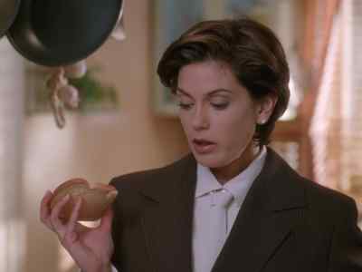 Well, bye. - Lois & Clark: The New Adventures of Superman