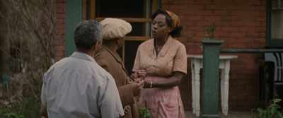 Well, come on, I'll make you
a big batch of biscuits. - Fences