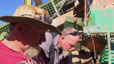 We'll definitely be having
a look down this hole. - Outback Opal Hunters