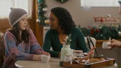 Well, Den Mother Elizabeth
doesn't think my mom - Scouting for Christmas