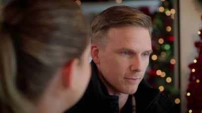 Well, you deserve
an explanation. I just-- - Meet Me Under the Mistletoe