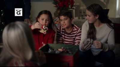 Well, do you think
you'd bump in the tree, - Christmas at Graceland: Home for the Holidays