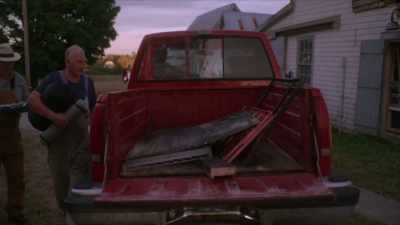 ♪ We'll fall, stumble in the
road ahead ♪ - Dawn, her Dad & the Tractor