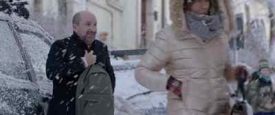 We'll get your bags later.
Let's go. - Un mondo a parte
